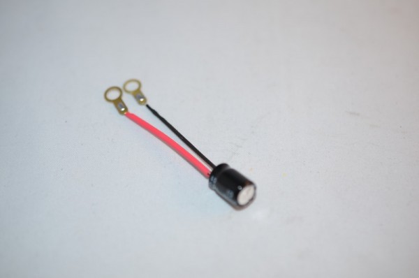 Kondensator 68 µF/35V, rot-schwarz, gleiche Enden